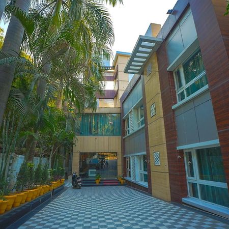 Q Saina S K Regency Rishikesh Hotel Exterior foto
