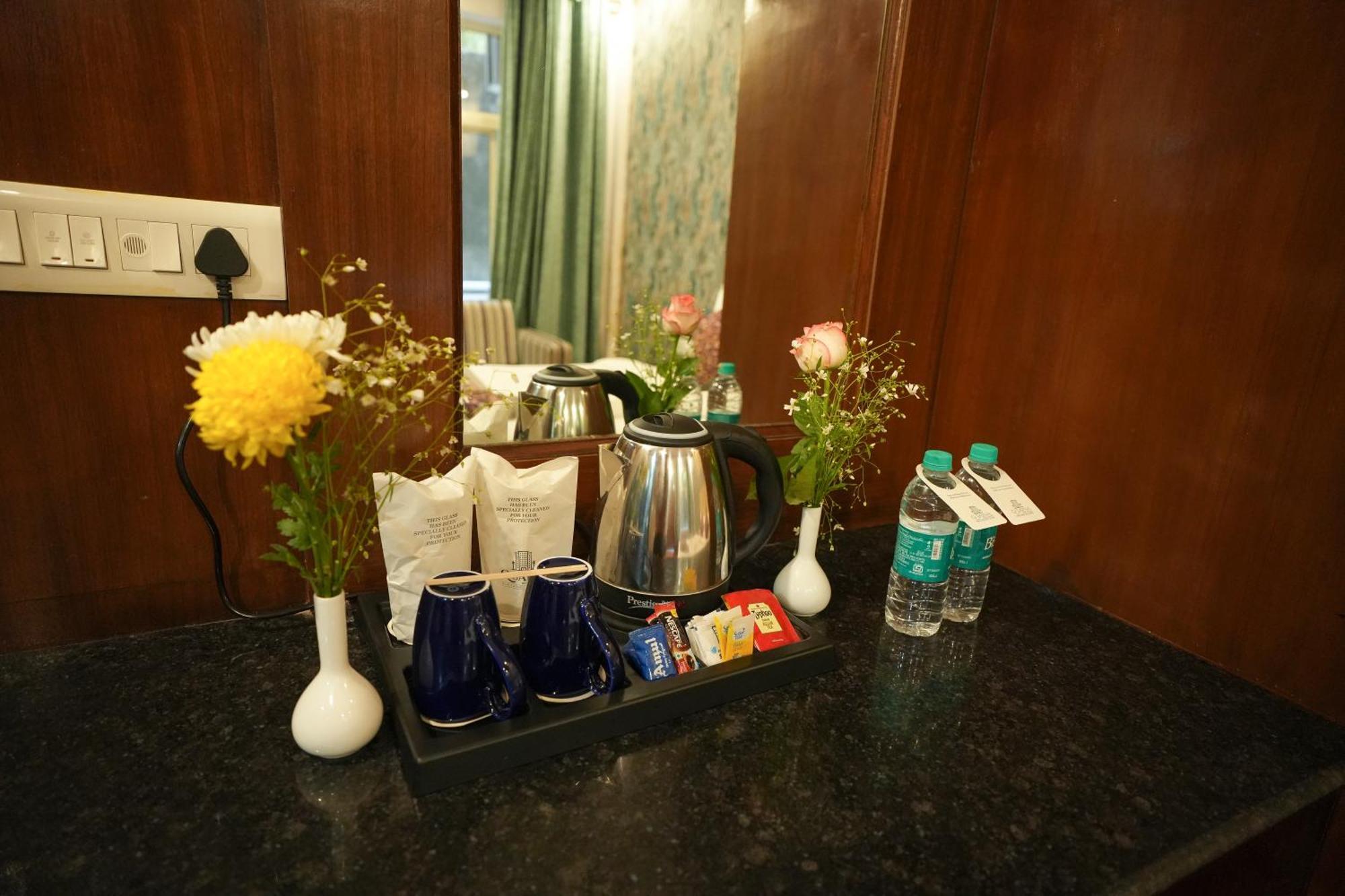 Q Saina S K Regency Rishikesh Hotel Exterior foto