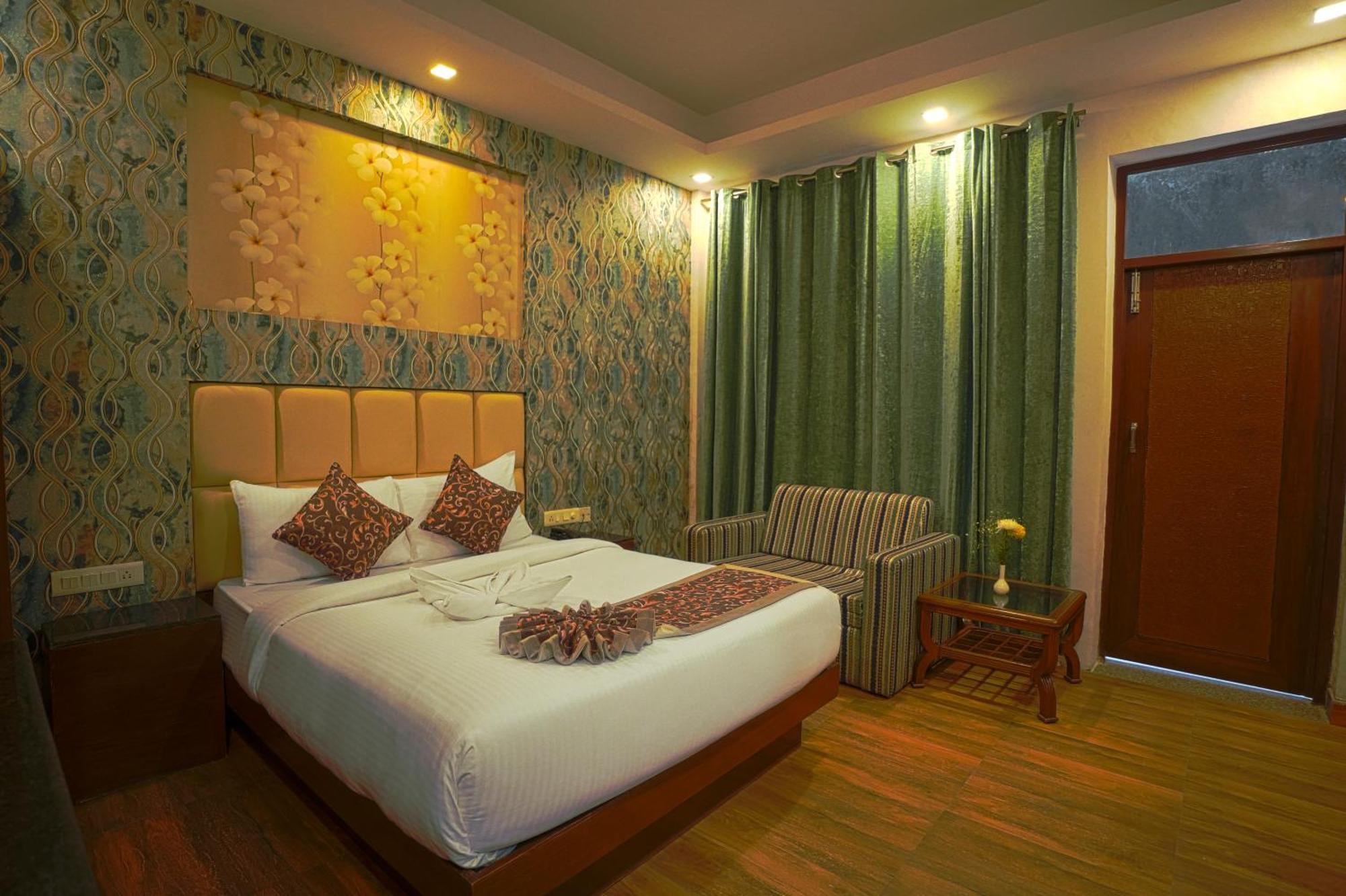 Q Saina S K Regency Rishikesh Hotel Exterior foto