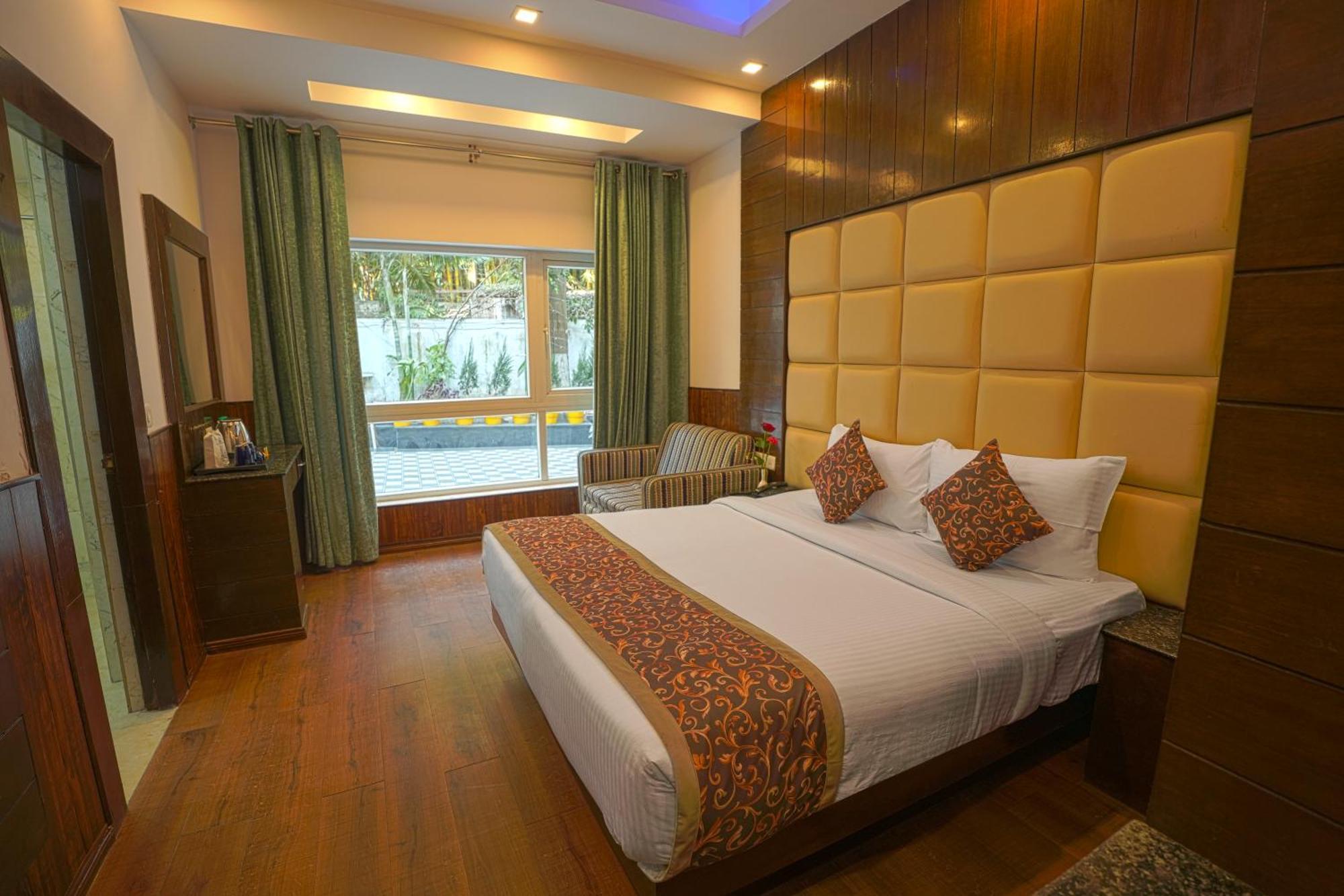 Q Saina S K Regency Rishikesh Hotel Exterior foto
