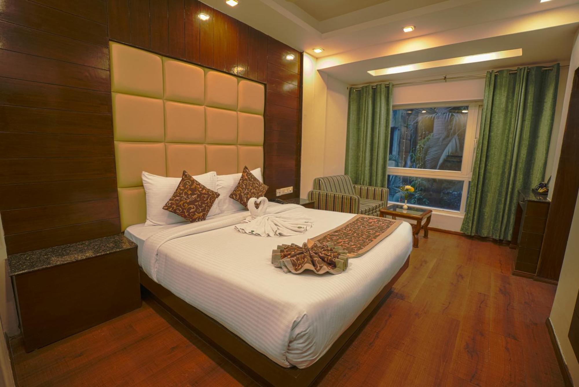 Q Saina S K Regency Rishikesh Hotel Exterior foto